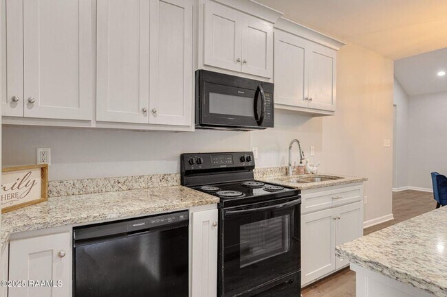 Building Photo - 109 Tyreek Dr