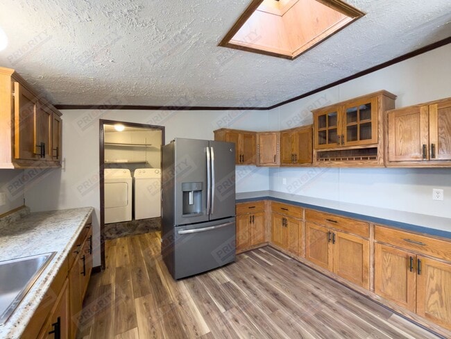 Building Photo - Spacious 4 bedroom single family home