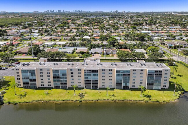 Building Photo - 301 SE 3rd St