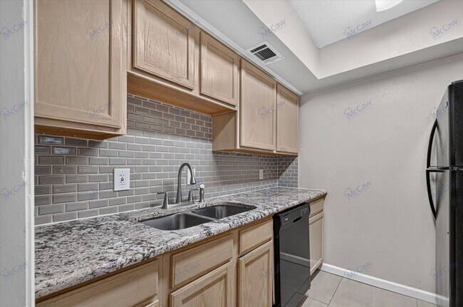 Building Photo - 708 Baruna Cir