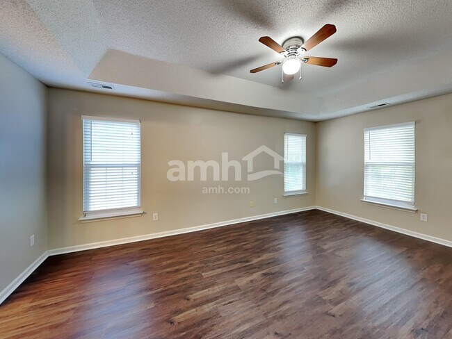 Building Photo - 13324 Damson Dr