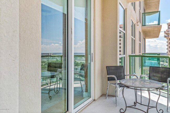 Building Photo - 1431 Riverplace Blvd