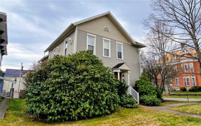 Building Photo - 315 Laurens St