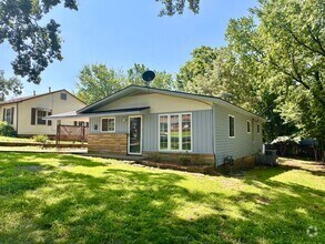 Building Photo - Newly Remodeled 3/1 Home Close to Lyon!