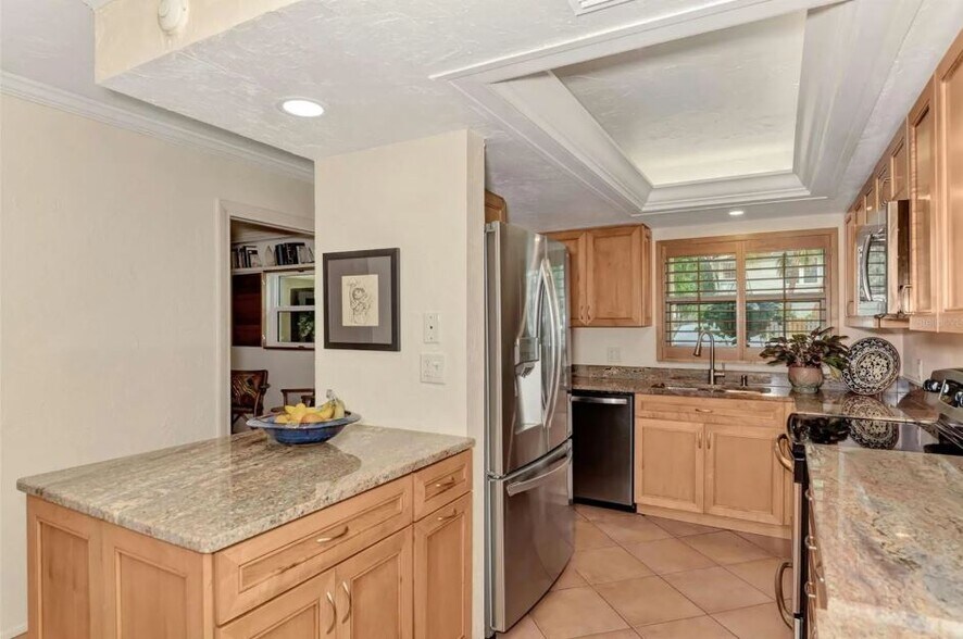 Building Photo - 1650 Pine Tree Ln