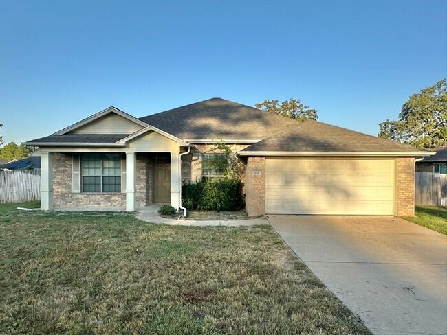 Primary Photo - AVAILABLE NOW!! Impeccable 4-bedroom, 2-ba...