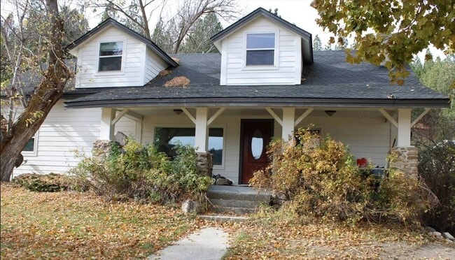 Building Photo - Large 5 bed 2.5 bath in peaceful county se...