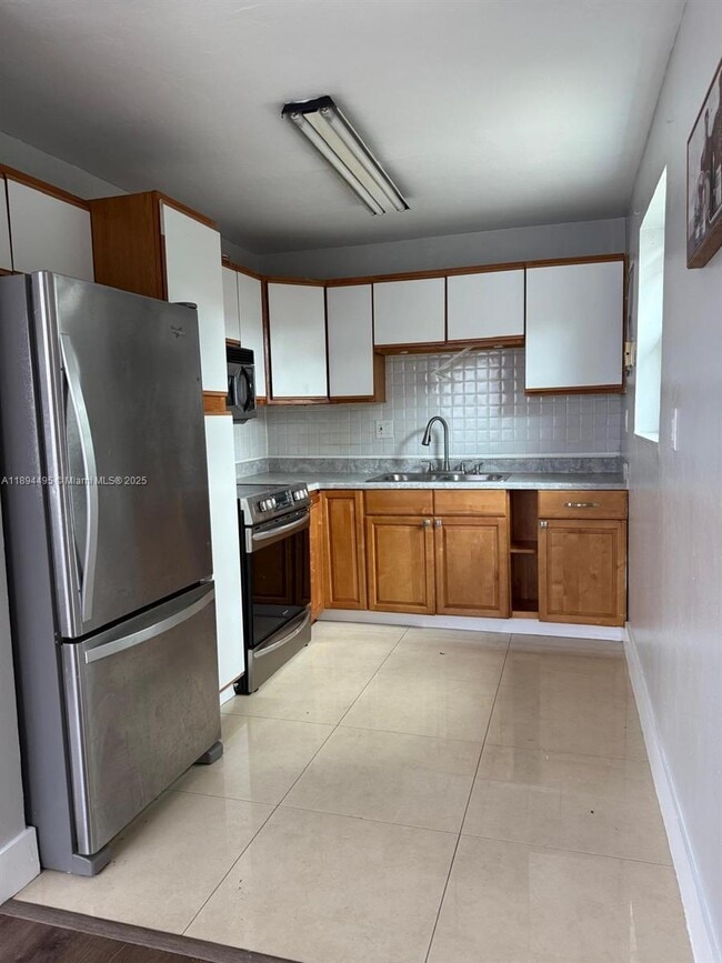 Building Photo - 830 NE 58th Ct