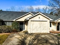 Building Photo - Ranch Style townhome in great Gainesville location
