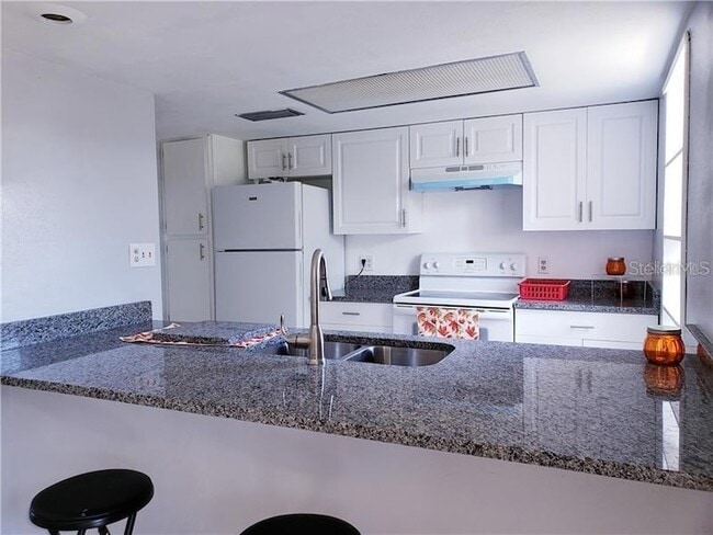 Building Photo - 3919 Coronation Ct