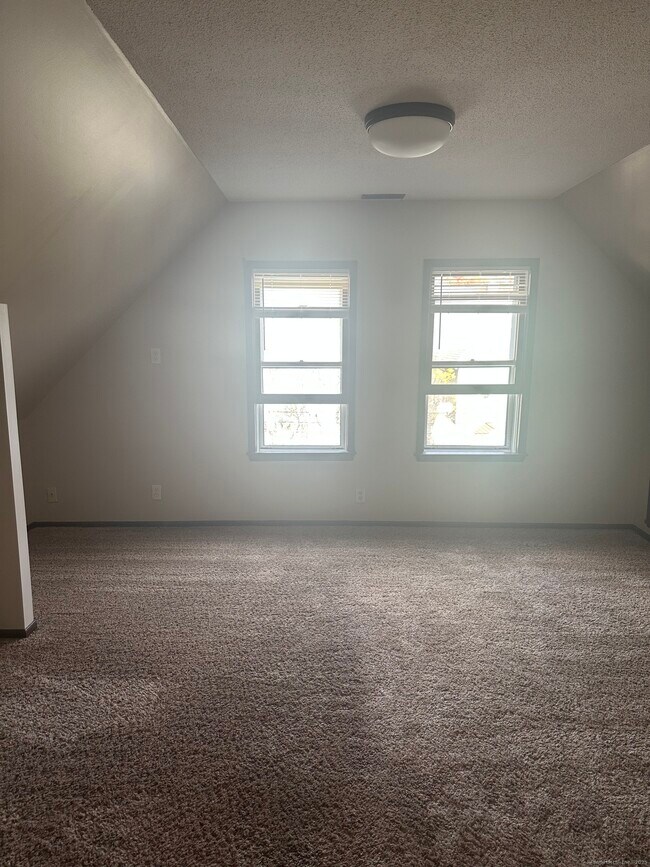 Building Photo - 94 Thompson St