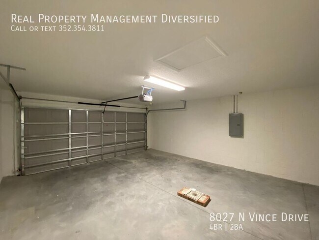 Building Photo - 8027 N Vince Dr
