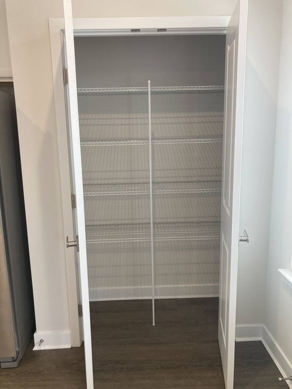 Building Photo - 1951 Bellac Wy