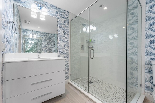 Building Photo - 811 Palm Trail