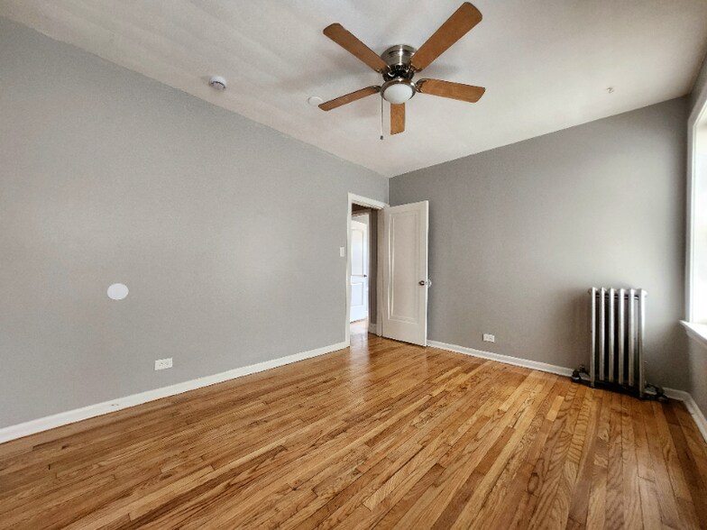 Building Photo - 1307 W 91st St