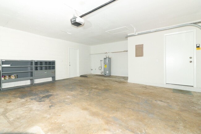 Building Photo - Sanford Home - 3/2 with garage and huge yard