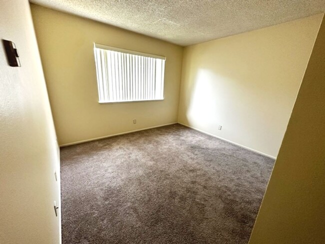 Building Photo - MOVE-IN SPECIAL: 1/2 off first months rent...