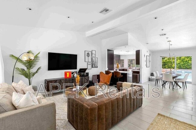 Building Photo - 2355 W Nicola Rd