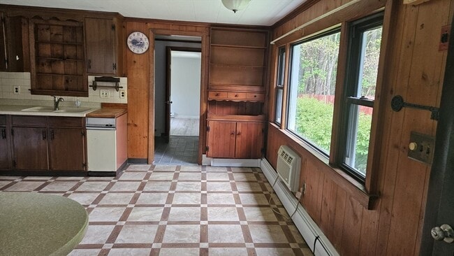 Building Photo - 2 Hedgeway St