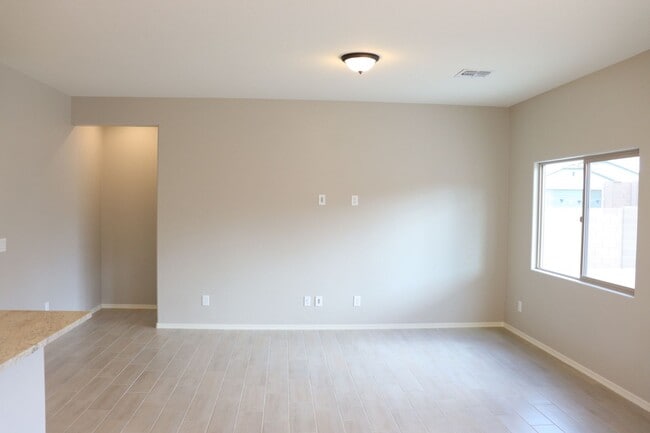 Building Photo - Brand New Home in Holiday