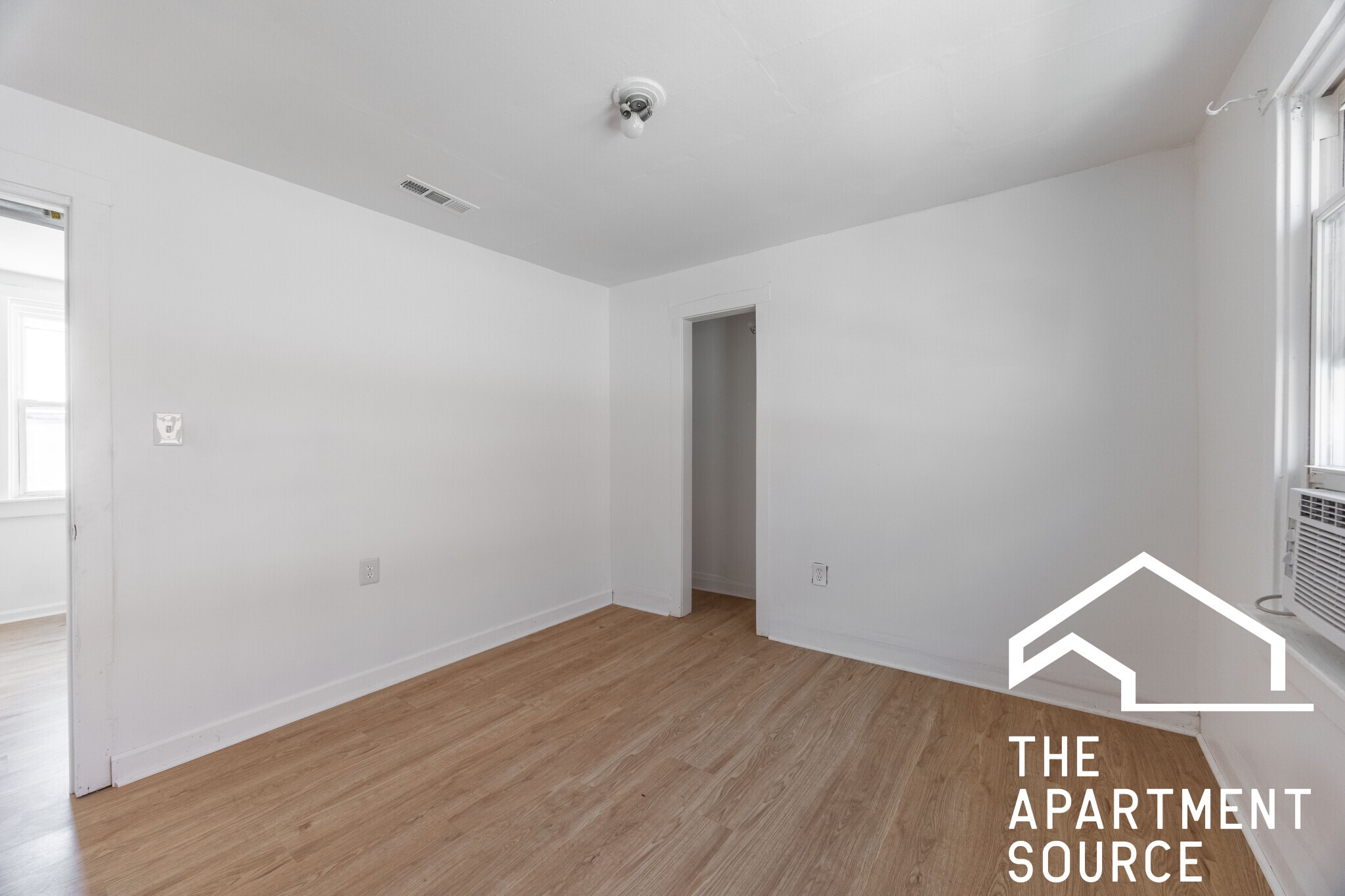 Building Photo - 2334 N Ridgeway Ave