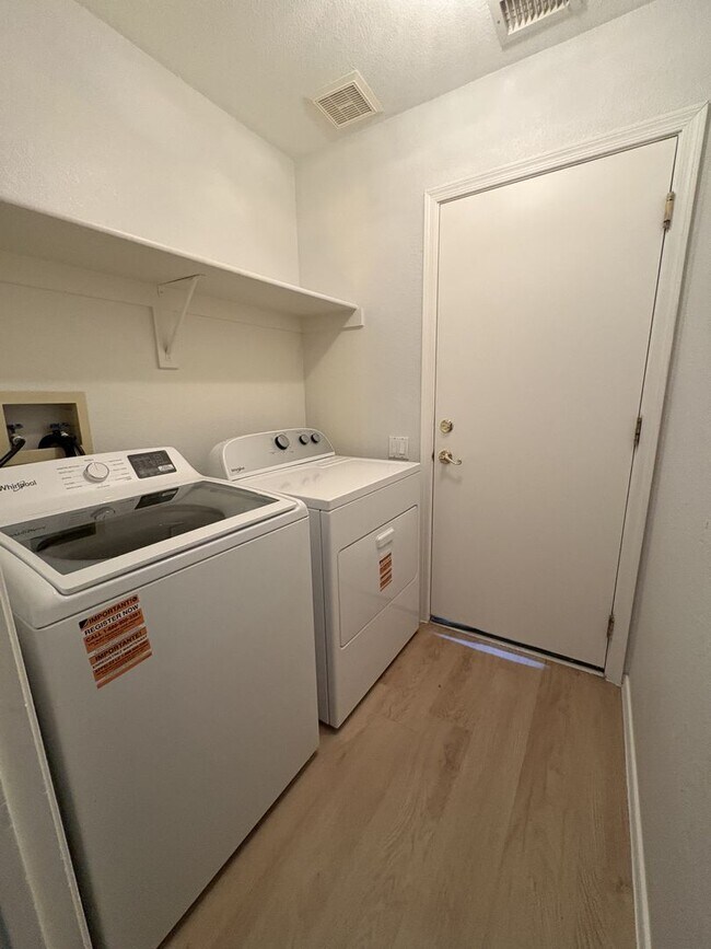 Building Photo - Sunrise & Sabino Canyon Four Bedroom Rental