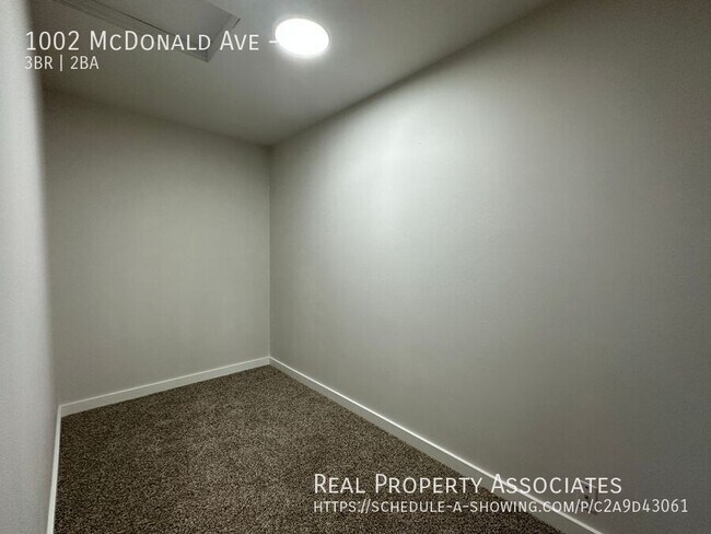 Building Photo - 1002 McDonald Ave