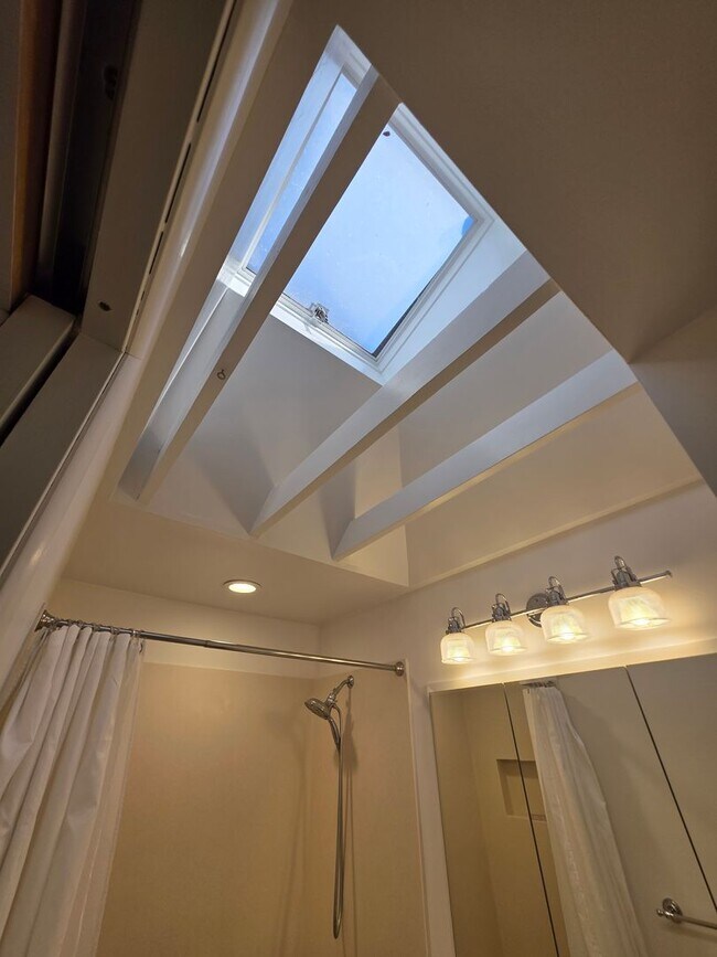 Building Photo - Delightful Single Story 2/2 with Expanded Bath and Beautiful Gardens