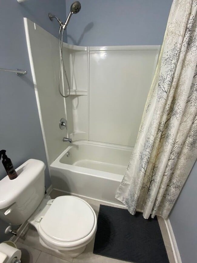 Building Photo - Welcome to this fully furnished 3-bedroom, 3-bathroom townhouse located in the vibrant Hawkeswate...