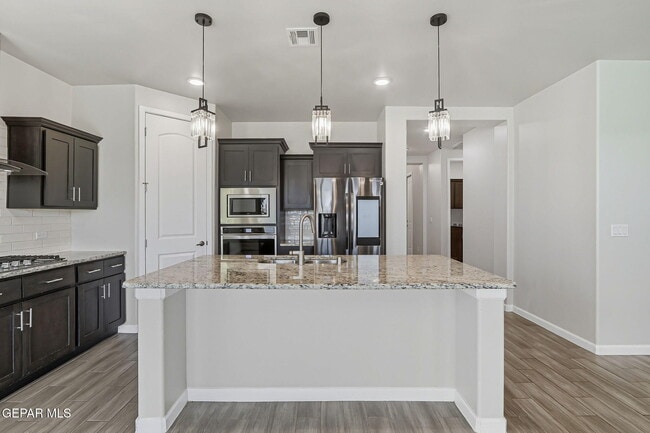 Building Photo - 533 Twilight Dr
