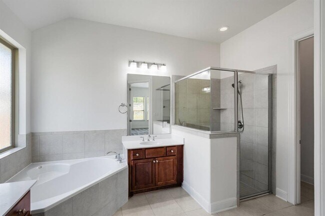 Building Photo - 175 Senna Dr