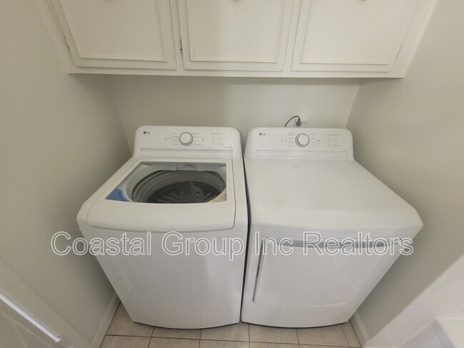 Building Photo - 1637 Wright Ln