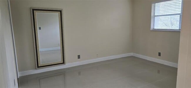 Building Photo - 8000 S Colony Cir
