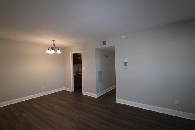 Building Photo - 175 Malabu Dr