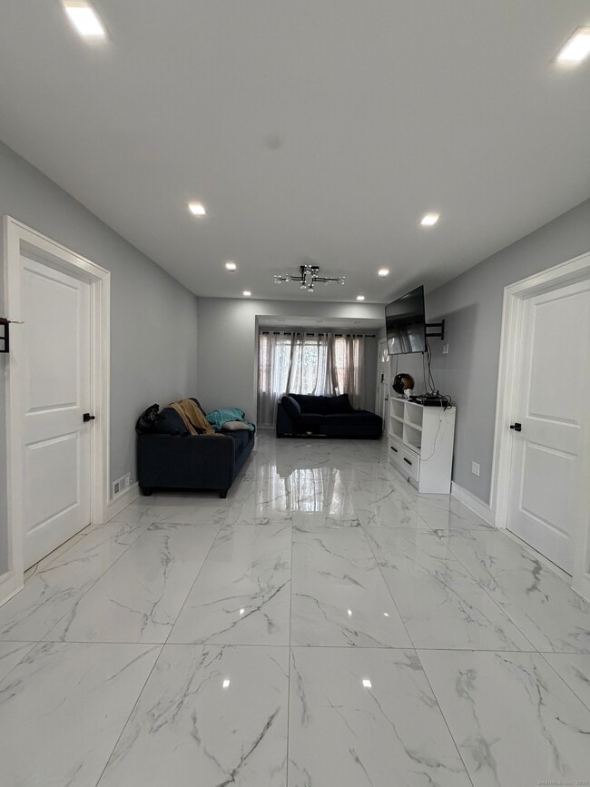 Building Photo - 2964 State St