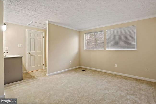 Building Photo - 2051 Gervais Dr