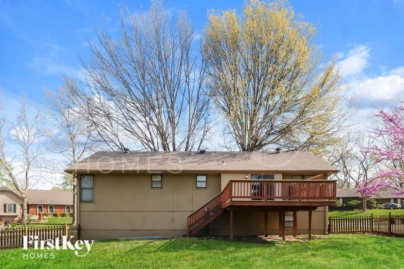 Building Photo - 6704 NW Mirror Lake Terrace