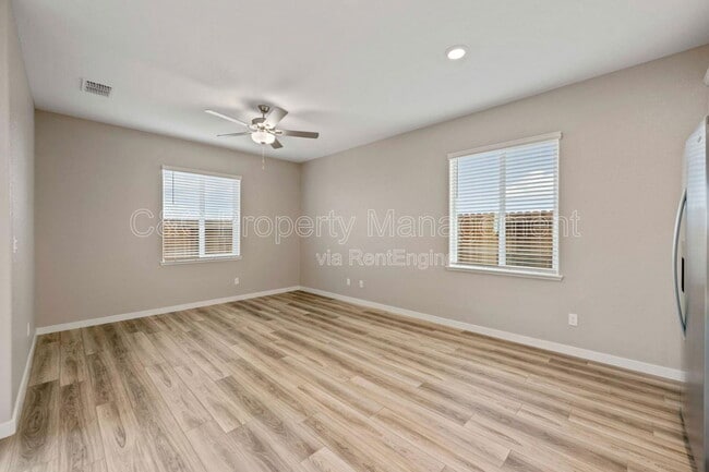 Building Photo - 2838 Bedell St