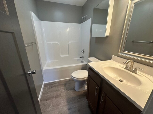 Building Photo - Beautiful 4-Bedroom; 2 bath Home for Rent Near Lake Shawnee