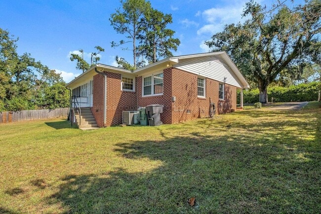 Building Photo - 1716 S Meridian St