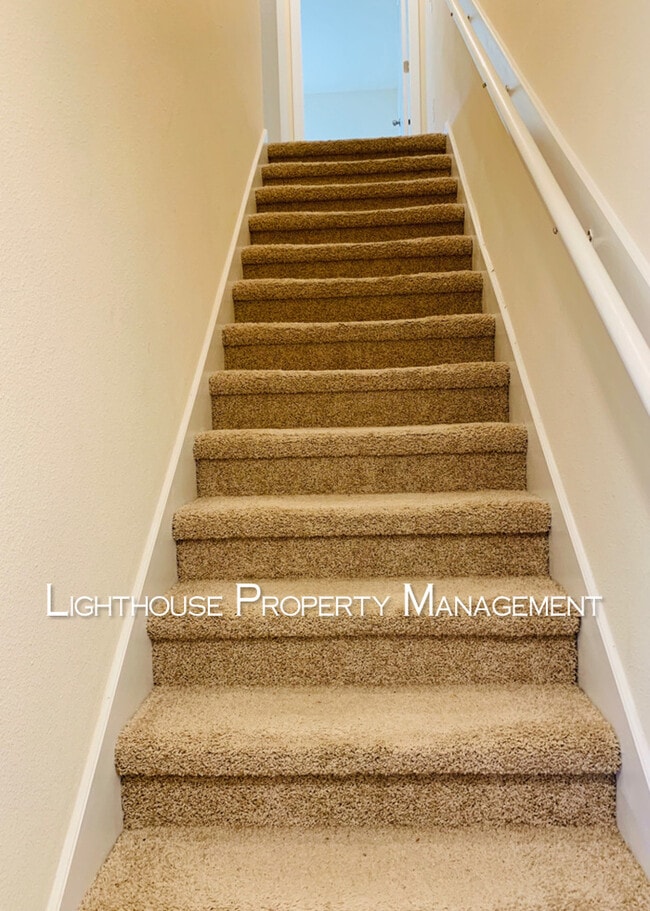Building Photo - Modern Townhome in Baymeadows! Built in 2021!