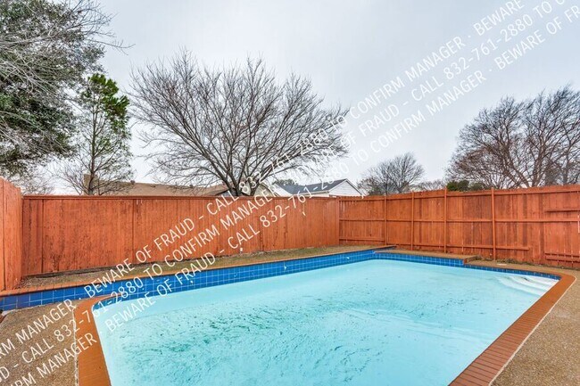 Building Photo - 3924 Coronado Dr