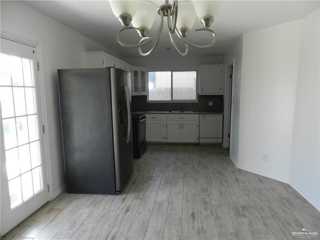 Building Photo - 25 Providence Ave