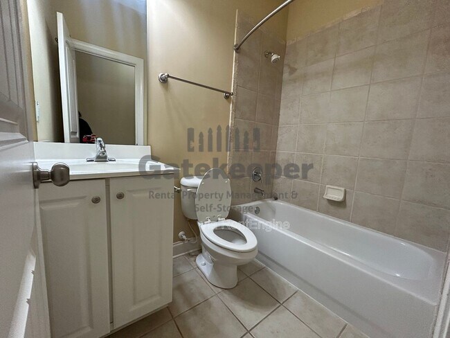 Building Photo - 106 Lexington Village