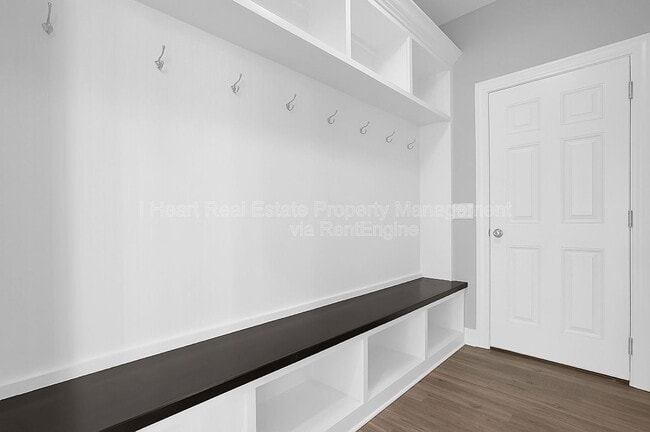 Building Photo - 7570 Dublin Rd