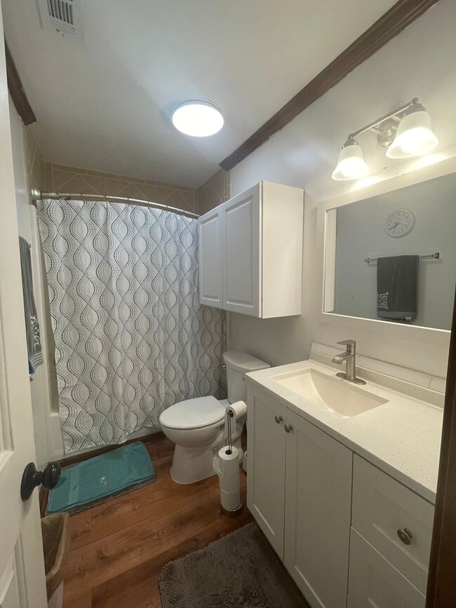 Building Photo - BEAUTIFUL 4 BED / 2.5 BATH SF IN COVENTRY