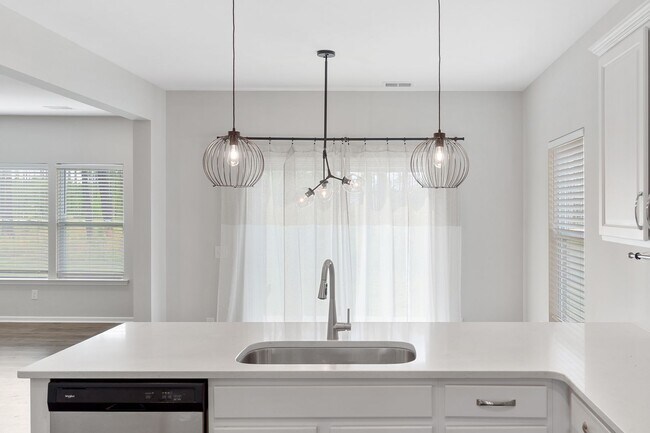 Building Photo - Easy Living in North Creek Village!