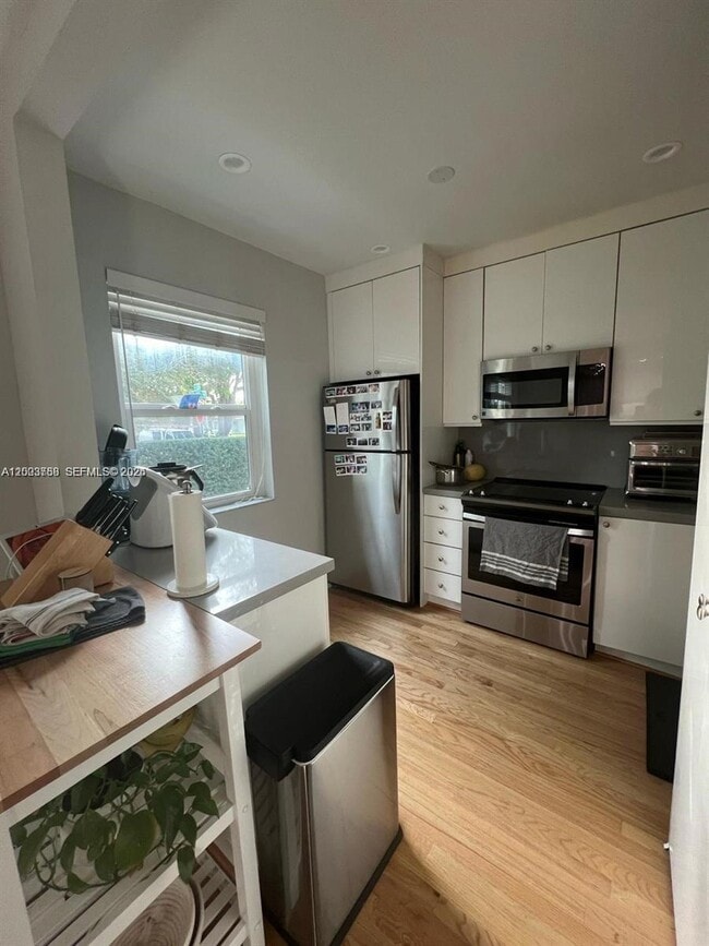 Building Photo - 685 SW 19th Rd