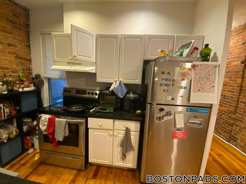 Building Photo - 216 Hemenway St