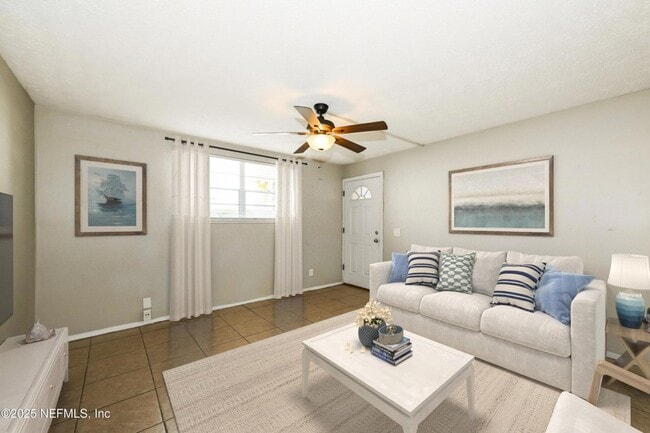 Building Photo - 1012 2nd St S